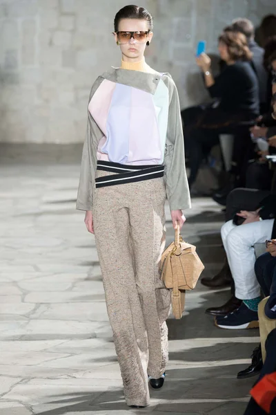 Look 15